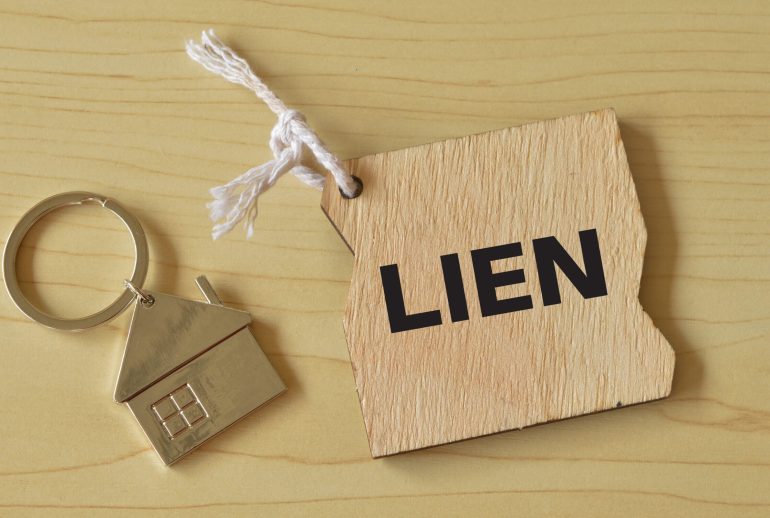 Toy house and label tag written with LIEN.